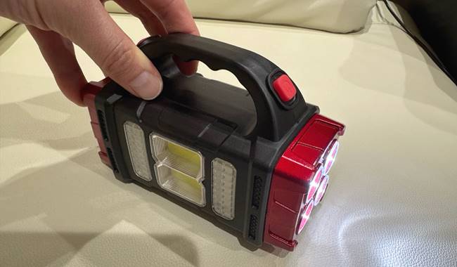 TEMUで購入した多機能LEDライトの外観デザインレビュー画像 