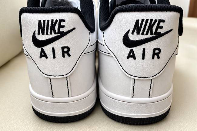 TEMUで購入したスニーカーのNIKE AIRロゴ部分