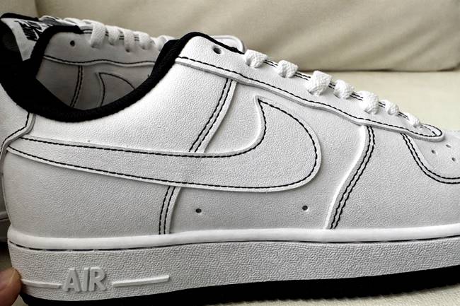 TEMUで購入したスニーカーのNIKE AIRロゴ部分